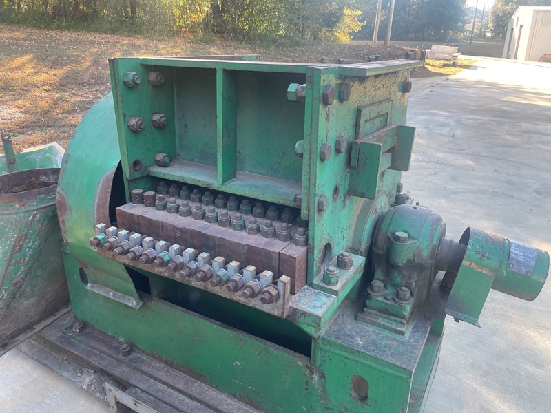 Montgomery Industries 26 Hogs and Wood Grinders